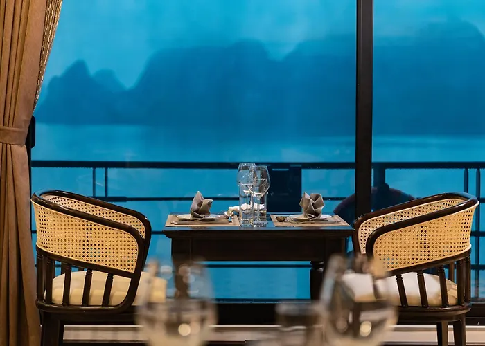 Khách sạn Era Premium Cruises *