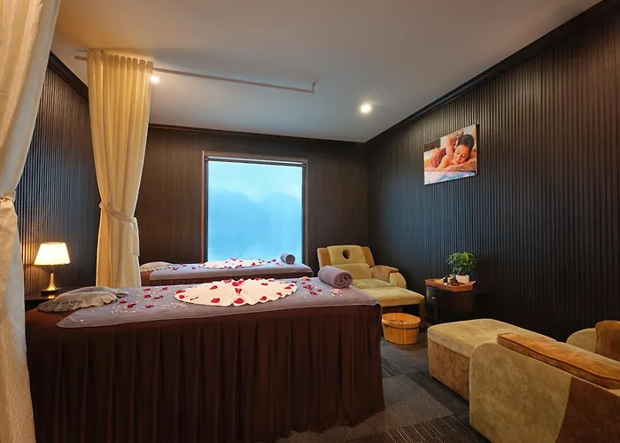 Khách sạn Era Premium Cruises *