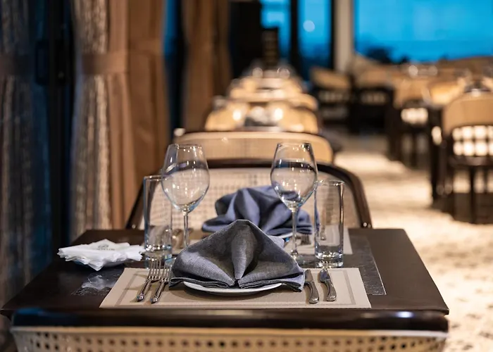 Khách sạn Era Premium Cruises *